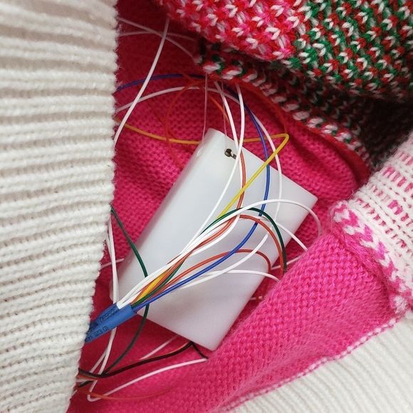 Forum Light Up Wreath Sweater Size Large - Picture 7 of 9